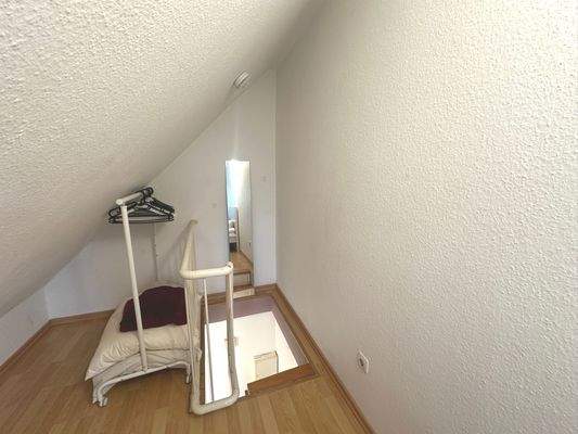 Dachgeschossflur mit Treppe