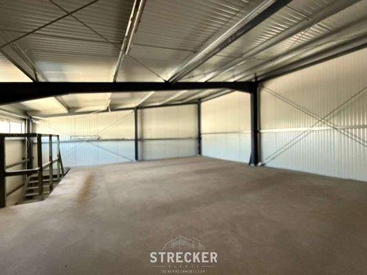 Lagerbereich OG mit Treppe