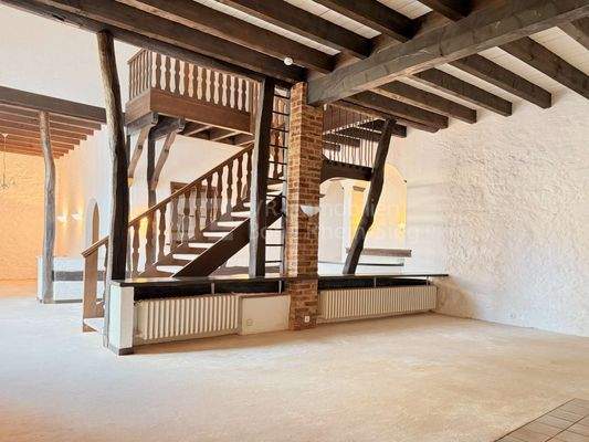 4936 Blick auf die Treppe vom Wohnbereich