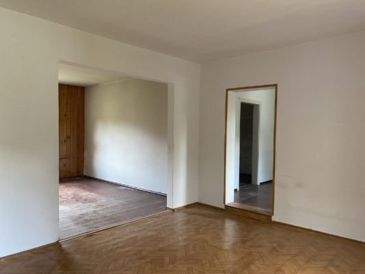 Erdgeschoss mit vier Zimmer plus Küche