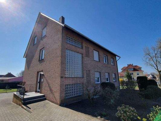 Hausseite mit Eingang