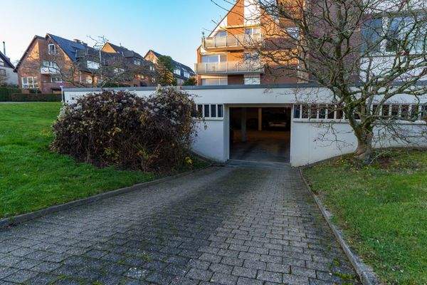 Zufahrt ist flach und gerade.