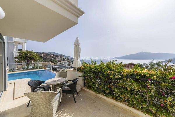 House with Pool Close to Beach in Kalkan