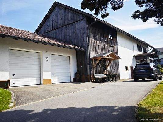 Angebaute Doppelgarage des bestehenden Wohnhauses
