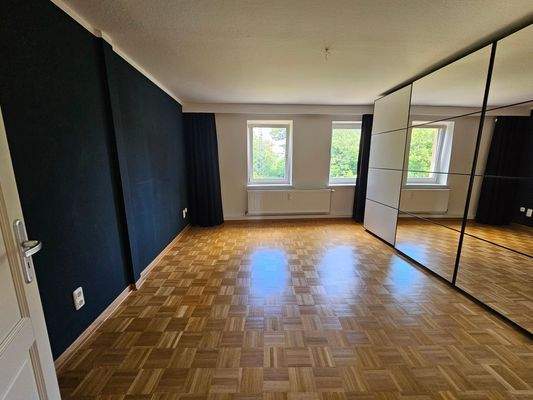 Geräumiges Schlafzimmer