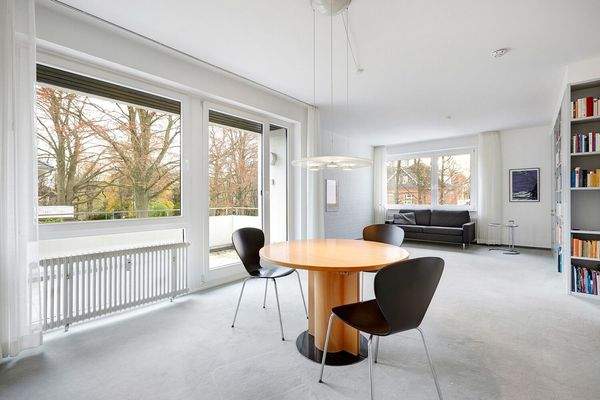 Wohnbereich mit Balkonzugang