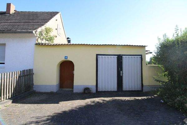 Grundstück mit Garage