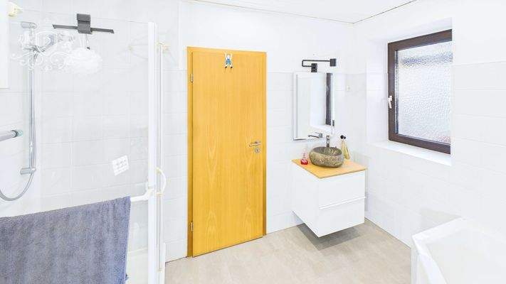 CAM01984G0-PR0423-STILL008