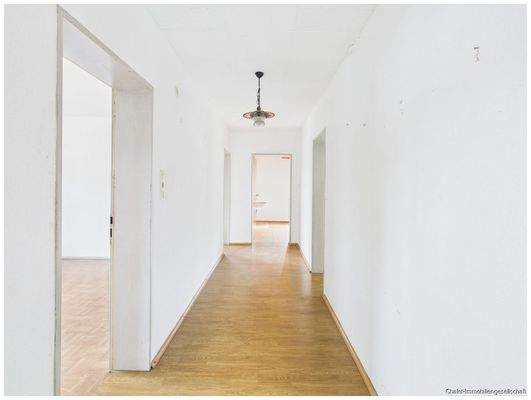 Flur 1. OG