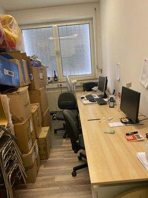 Attraktive Bürofläche mit 5 Büroräumen und Parkplätzen in Frankfurt-Nieder-Eschbach