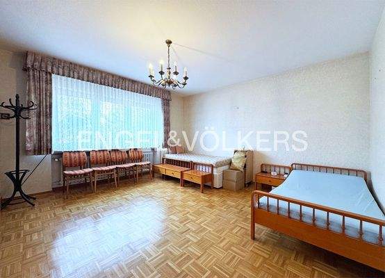 Weiteres großes Zimmer EG