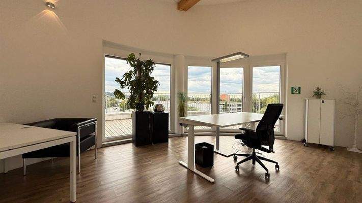 Penthouse-Chefbüro mit Blick über Landshut
