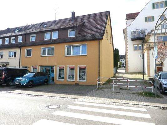 Wohn- und Geschäftsh.