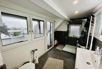 Badezimmer mit Balkon