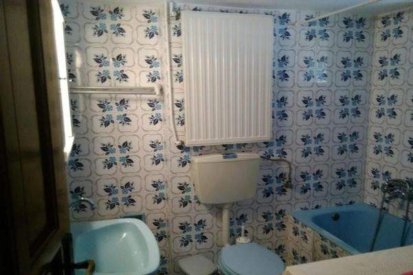 Kreta, Ammoudara: Haus mit 3 Wohnungen in Meeresnähe zu verkaufen