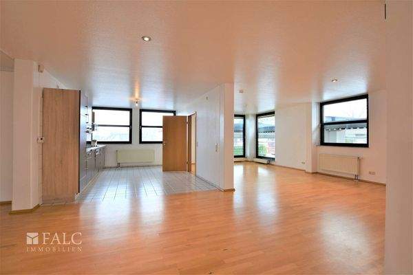 Küche - Essbereich - Büro