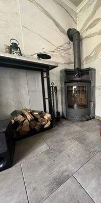 Wohnzimmer mit Kamin