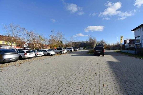 Komfortable Parkplatzsituation Göldern