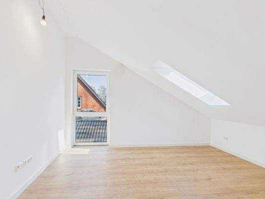 Großes helles Schlafzimmer