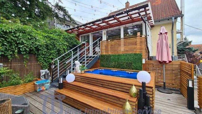 Kinderpool-Treppe zum Wintergarten