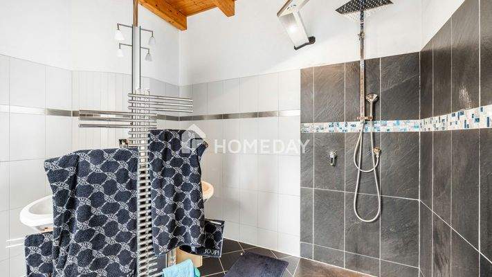 2. OG Badezimmer 1 1