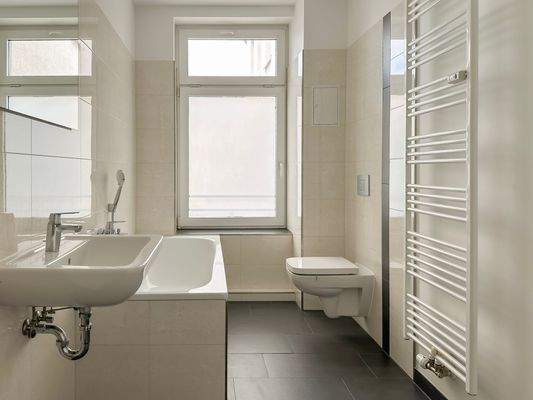 Tageslichtbad mit Badewanne