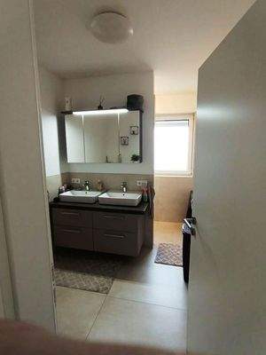 Duschbad im OG mit Fenster