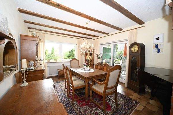 Esszimmer mit Terrassenzugang