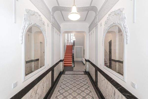 Liebevoll sanierter Eingangsbereich