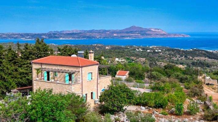 Kreta, Vamos: Möblierte Steinvilla mit Panoramablick auf Meer und Berge zu verkaufen