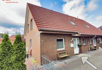 Haupteingang und Giebelseite Garten