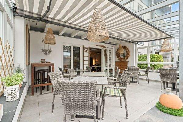 Terrasse am Frühstücksraum (Ansicht 2)