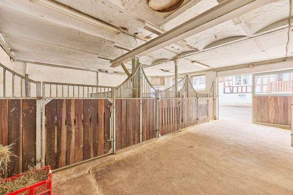 03 Stallung Innenhof .jpg