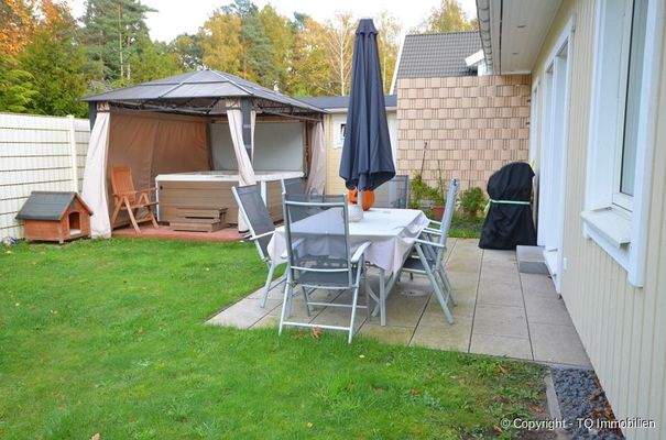 Whirlpoolbereich und Terrasse