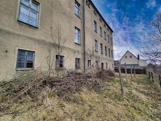 Grunstück hinter Haus