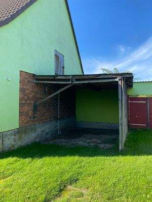 Carport neben EFH