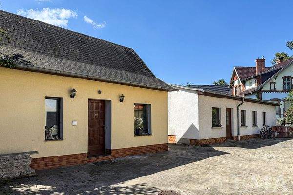 Wirtschaftshaus und Bungalow im Ausbau