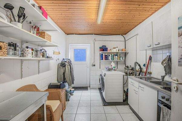 Küche + Zugang Souterrain