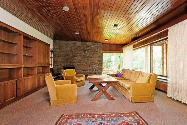 Großes Wohnzimmer mit vielen Möglichkeiten 