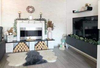 Wohnzimmer mit offenem Kamin (Elektro).jpg