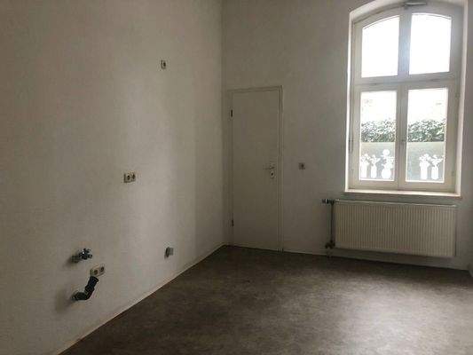 Küche mit Abstellraum