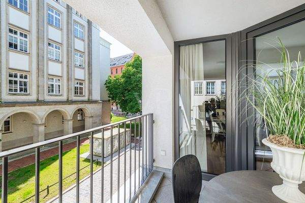 überdachte Eckterrasse