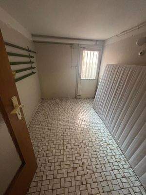 Ausgang vom Keller in den Garten