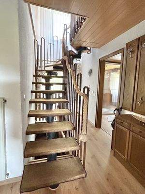 Treppe zum ausgebauten Dachboden im vorderen Wohnhaus