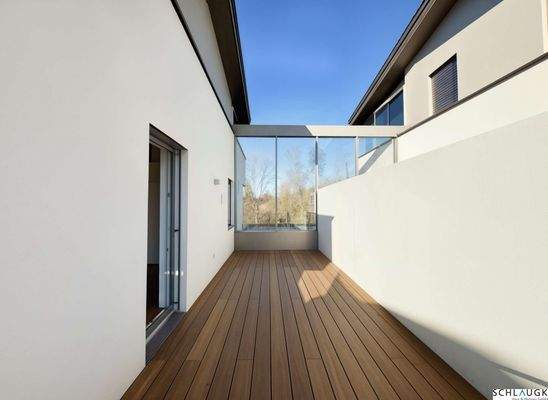 Terrasse mit Ost/West Ausrichtung - Bodenbelag Beispielbild