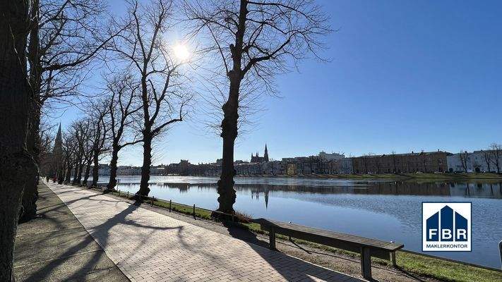 Gelegen am malerischen Pfaffenteich