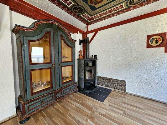 2. OG: Schrank und Kamin