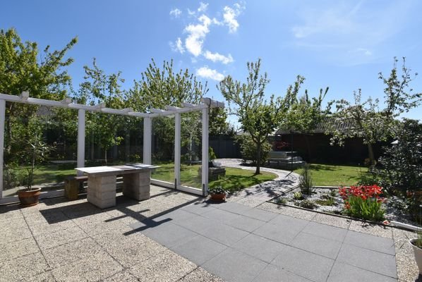   Terrasse mit Windschutz