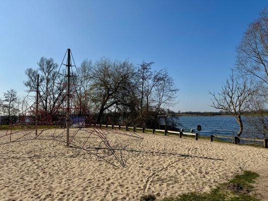 Spielplatz am See