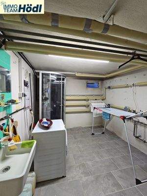 Waschküche mit Dusche